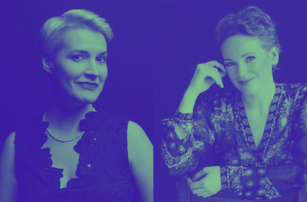 Marle Himberg ja Marie Körkkö katsovat kohti ja hymyilevät.